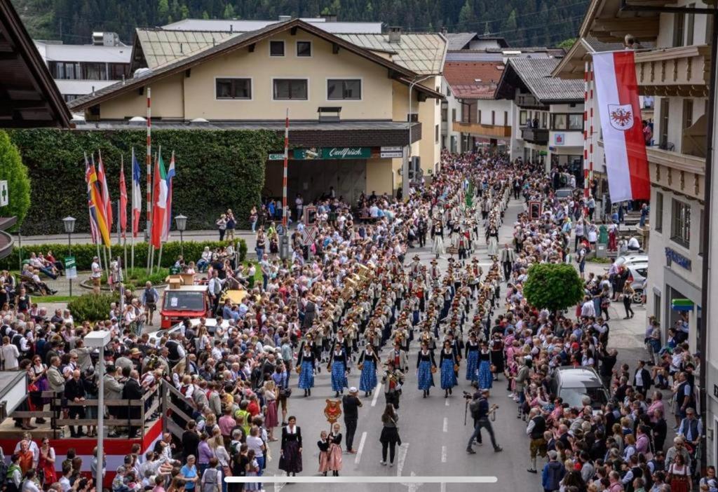 Gasthof Hotel Kirchenwirt ツェル・アム・ツィラー エクステリア 写真