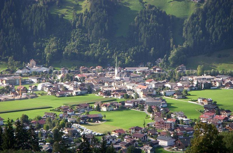 Gasthof Hotel Kirchenwirt ツェル・アム・ツィラー エクステリア 写真